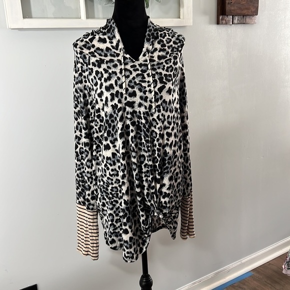 Sew in Love Leopard Print Stripe Sleeves Lightweight Hooded Top size XL - Picture 1 of 9